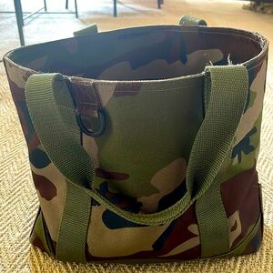 L.L. Bean zippered hunters tote - Camouflage